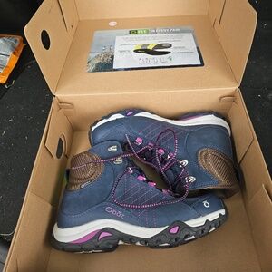 Women’s size 7 Oboz  hiking boots